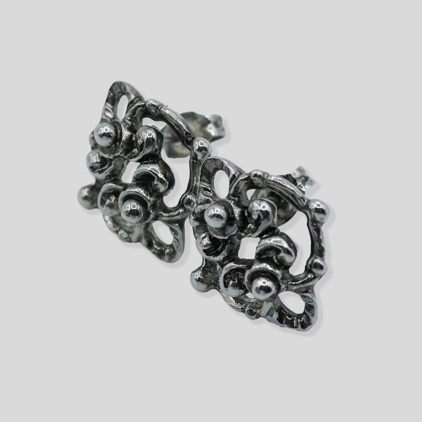Klassische silberne Ohrstecker