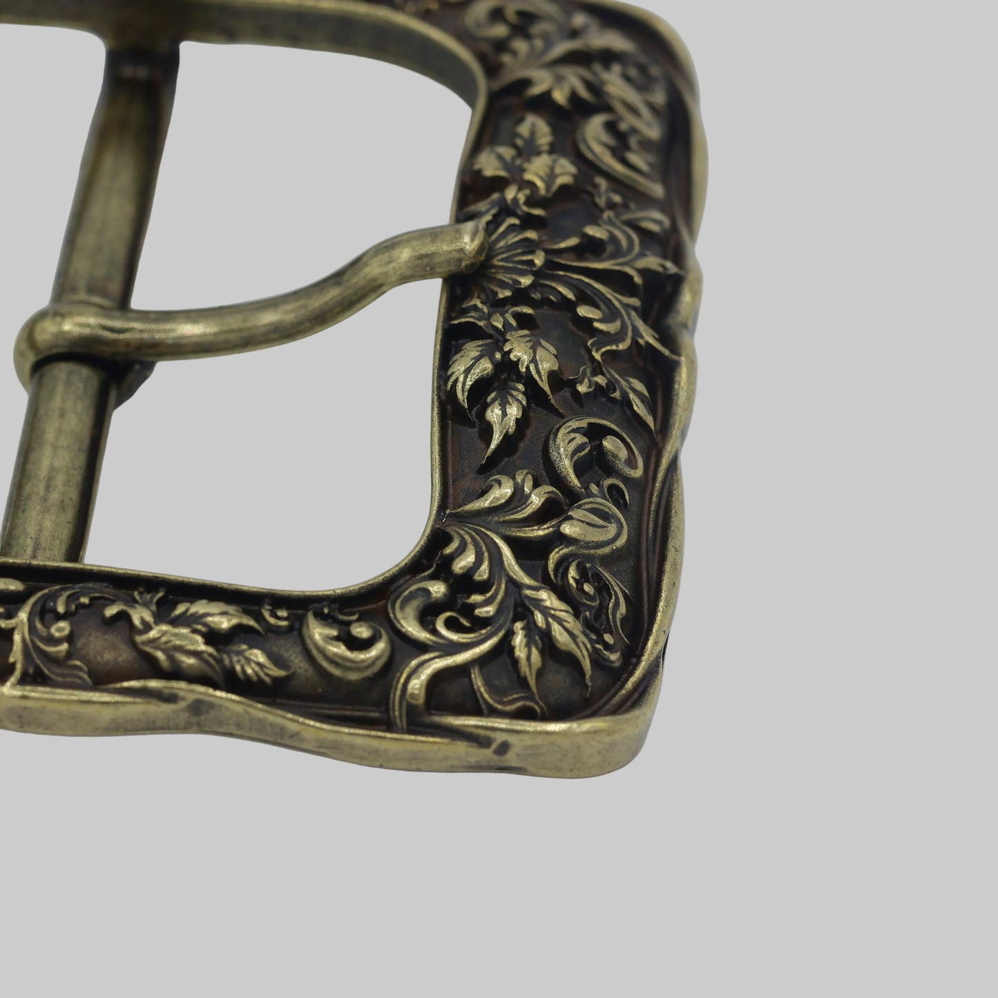 Gürtelschnalle Alt Gold Ornament floral Detailansicht