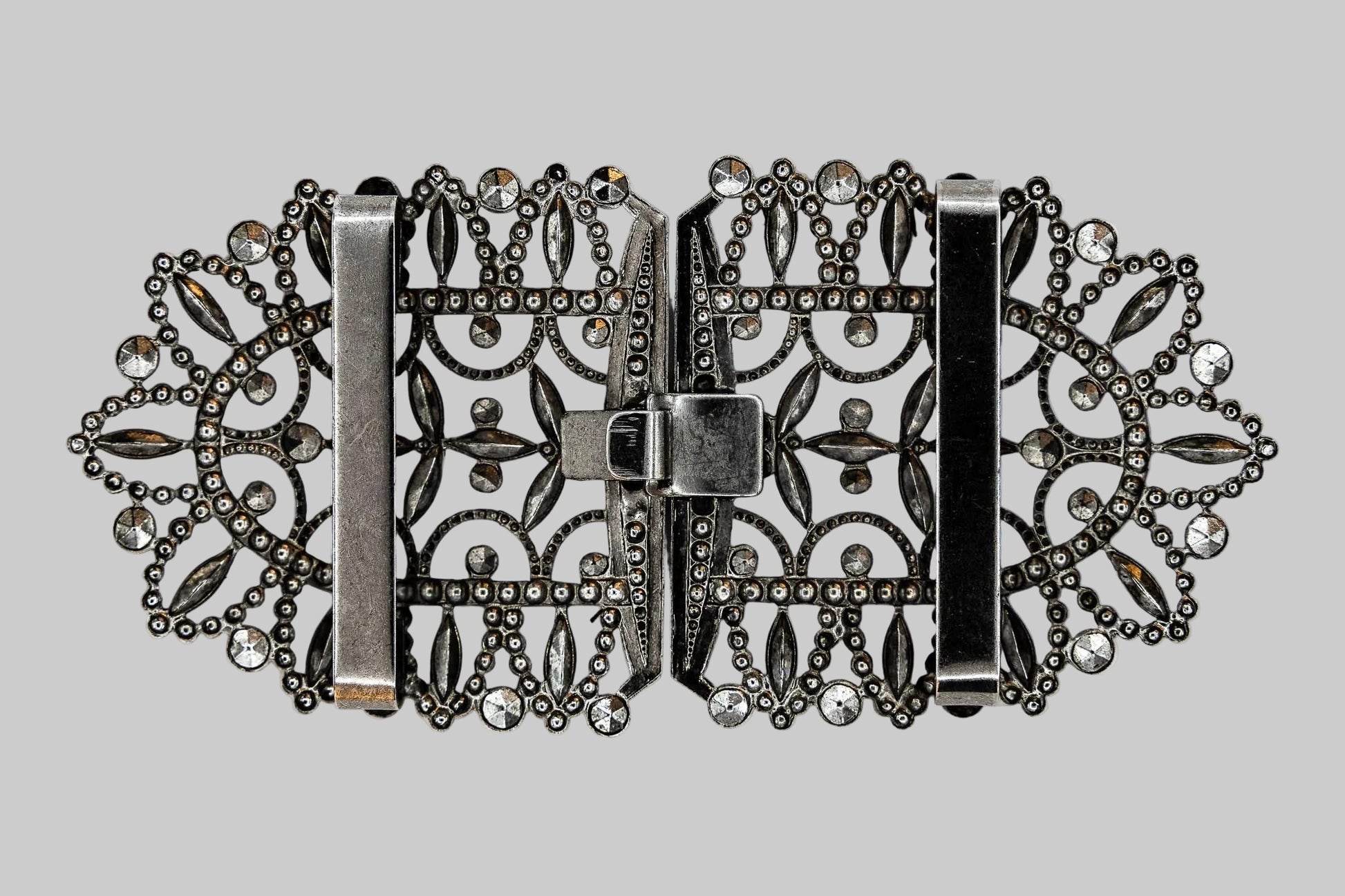 Rückseite Schürzenschließe Dirndl Metall mit Steg 40 mm