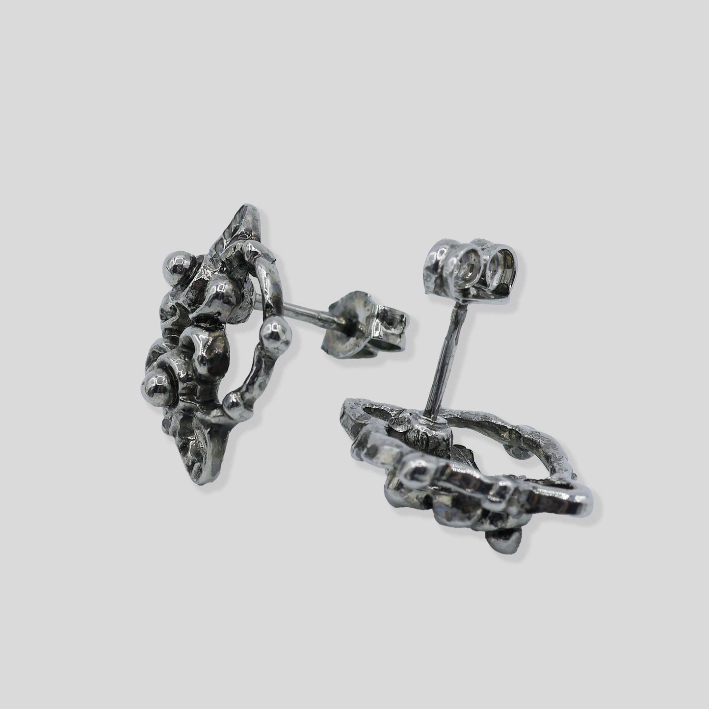 Klassische silberne Ohrstecker