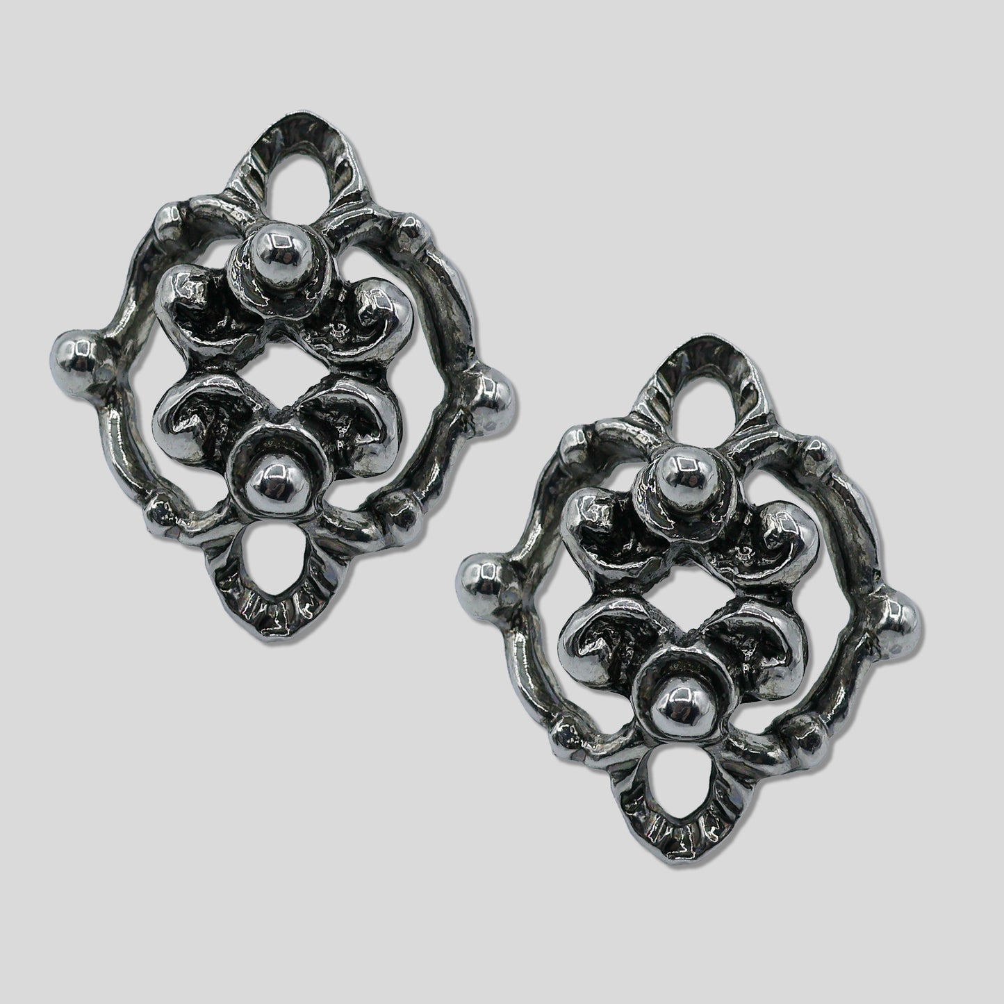 Klassische silberne Ohrstecker