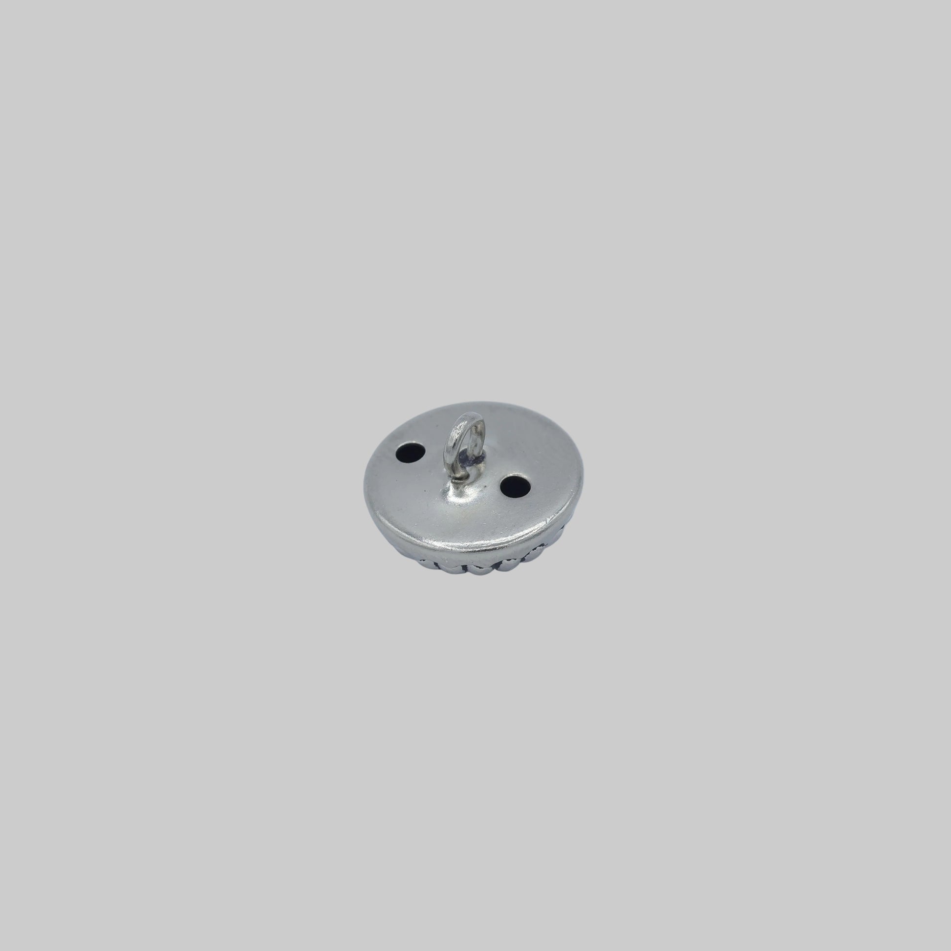 Zierknopf Metall altsilber 15 mm – klassischer Dirndl- und Trachtenknopf

