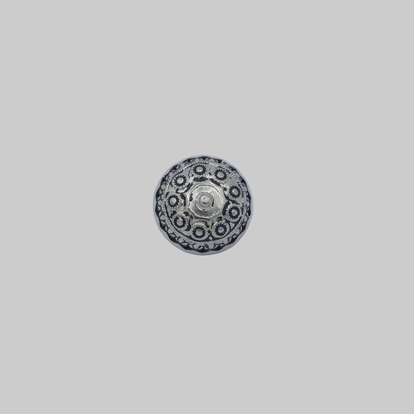 Trachtenknopf Metall altsilber 15 mm – Knopf mit Ornamentstruktur
