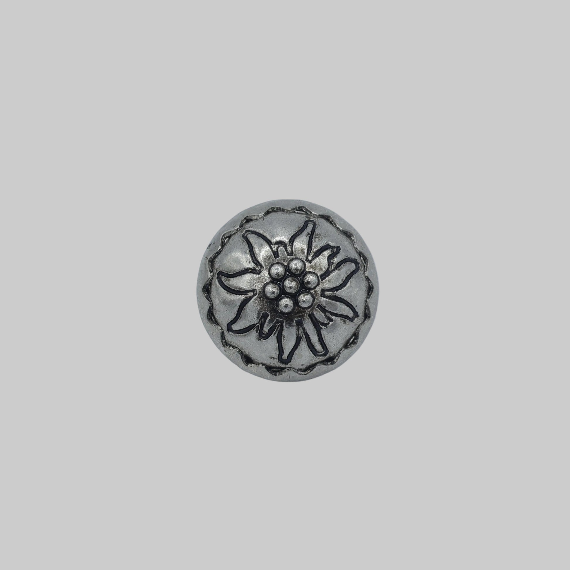 Trachtenknopf Edelweiß Metall altsilber 15 mm – handgefertigter Knopf Vorderansicht
