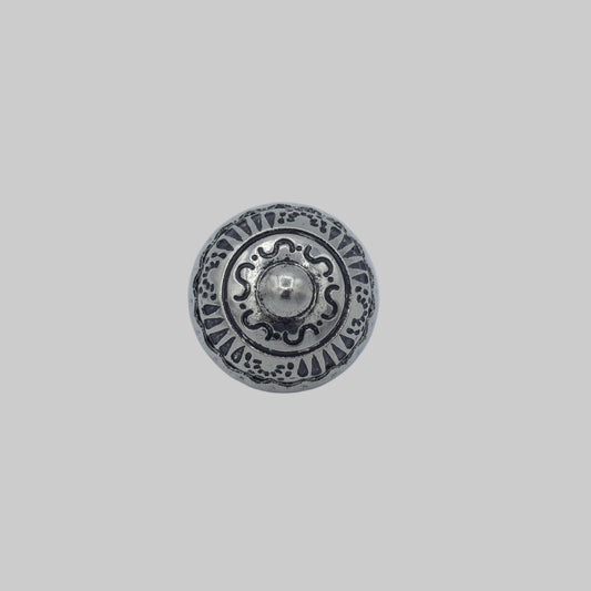 Zierknopf Metall altsilber 15 mm Ornamentdesign Vorderansicht
