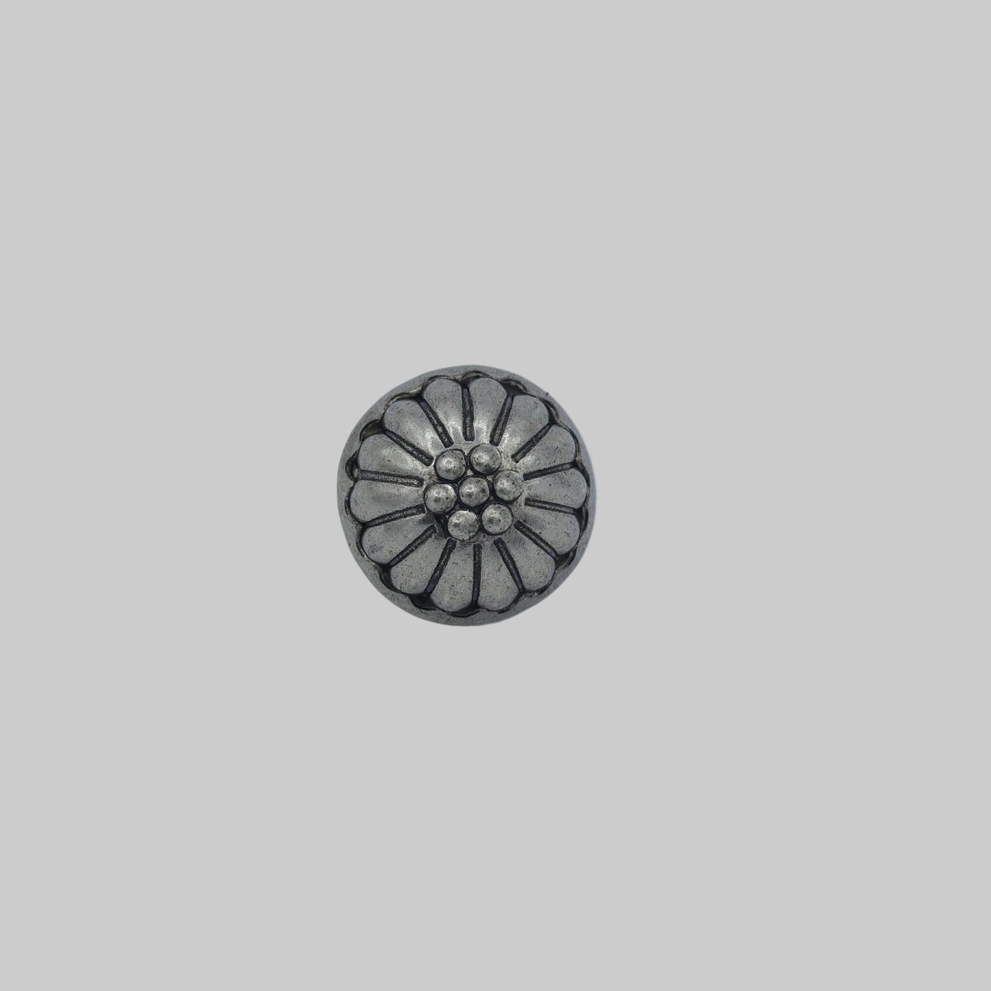 Trachtenknopf altsilber Blumenmotiv 12 mm 14 mm Vorderansicht
