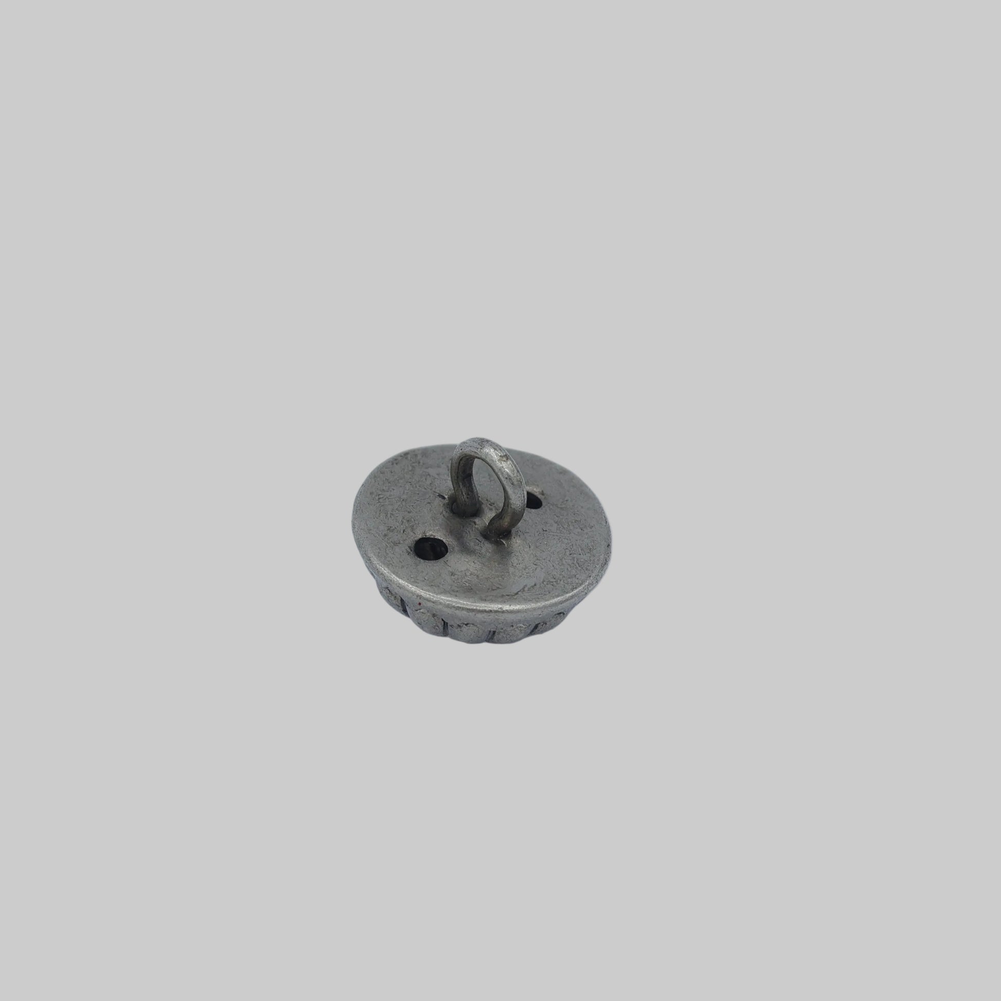 Rückseite Trachtenknopf Metall altsilber mit Öse