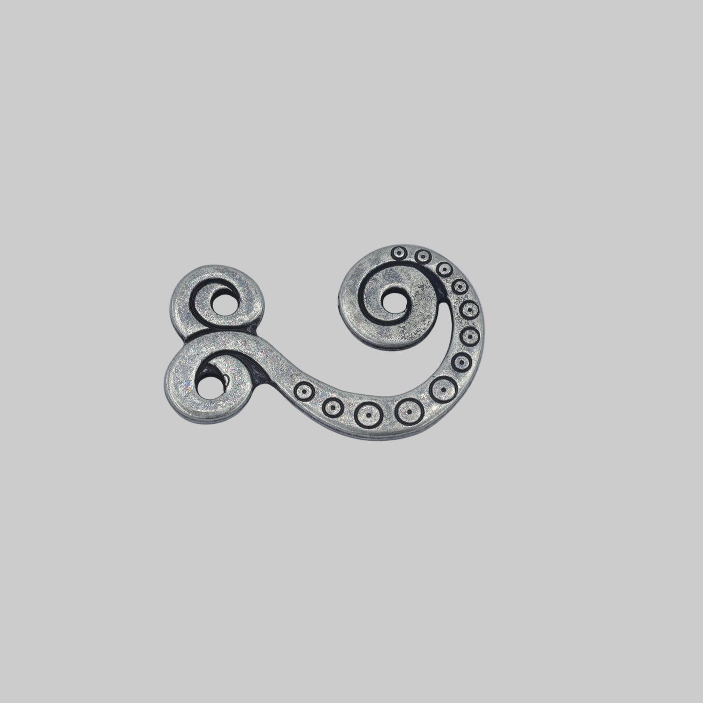 Detail Schürhaken Ornament Punkte Silber
