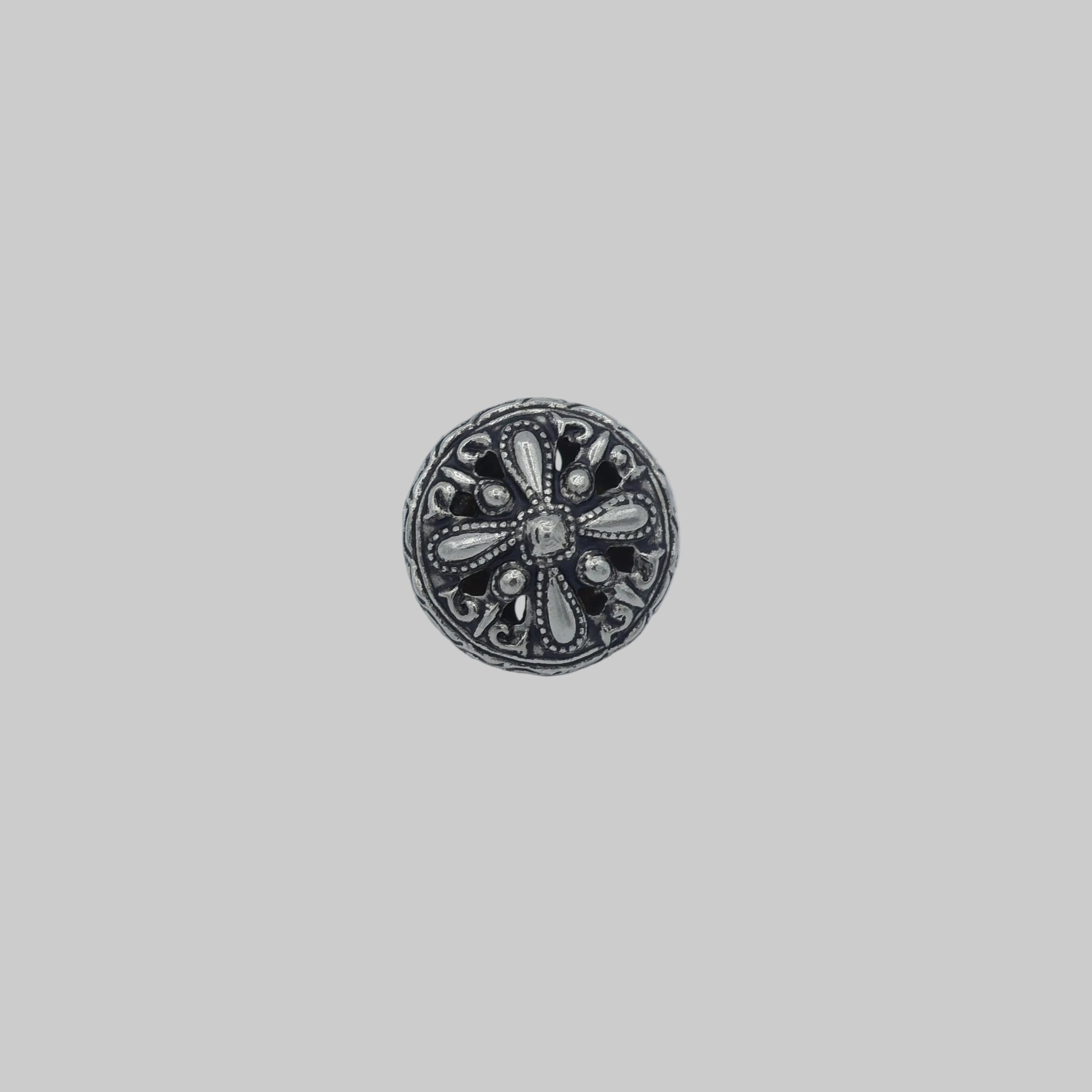 Trachtenknopf Metall altsilber 12 mm mit floralem Ornament – Vorderansicht